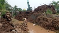 Tanggul Jebol di Grogol Kediri Segera Diperbaiki Antisipasi Banjir Susulan