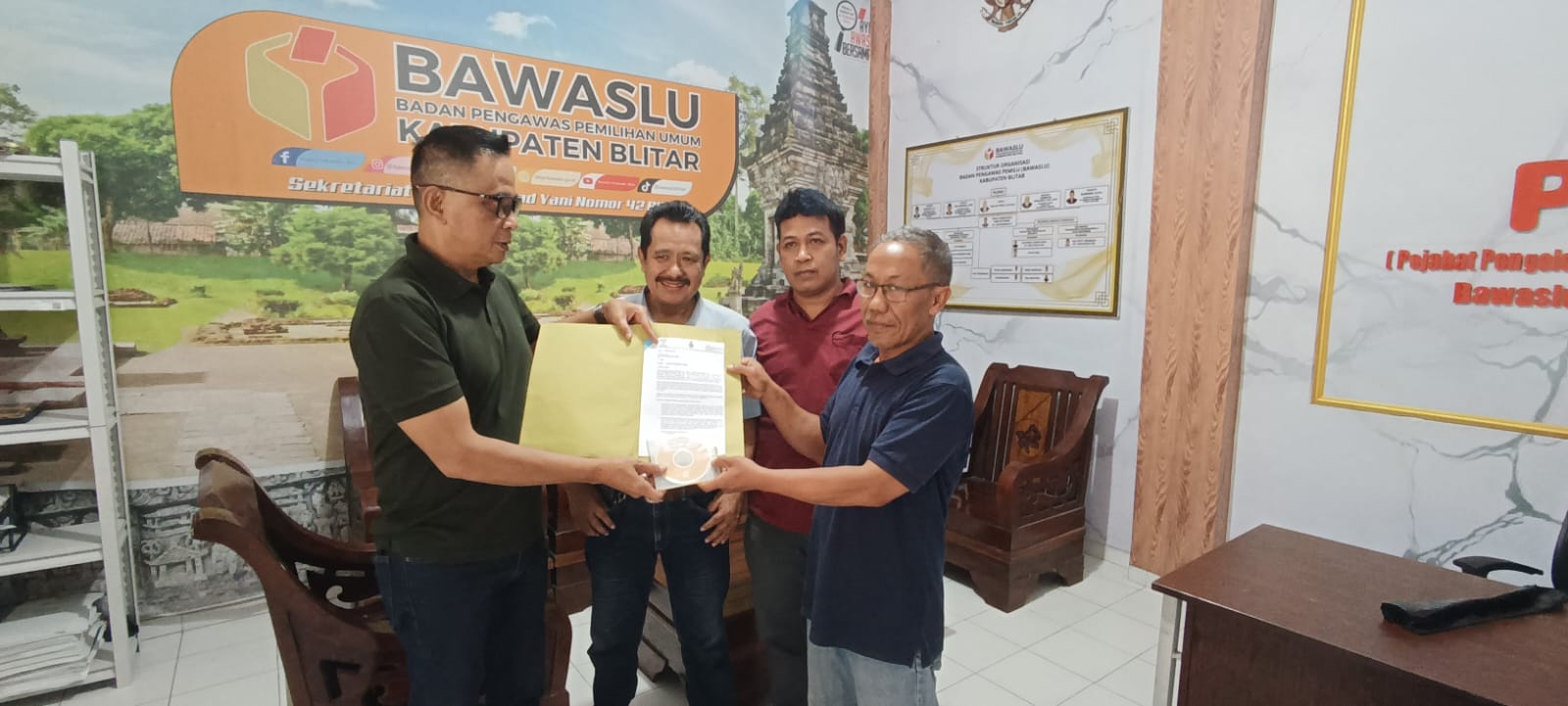 Bagi-bagi Beras di Masa Kampanye Diadukan ke Bawaslu