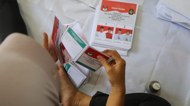 Pengepakan ke Kotak Suara di Kota Blitar Tunggu Pengganti Surat Suara Pengganti Tiba