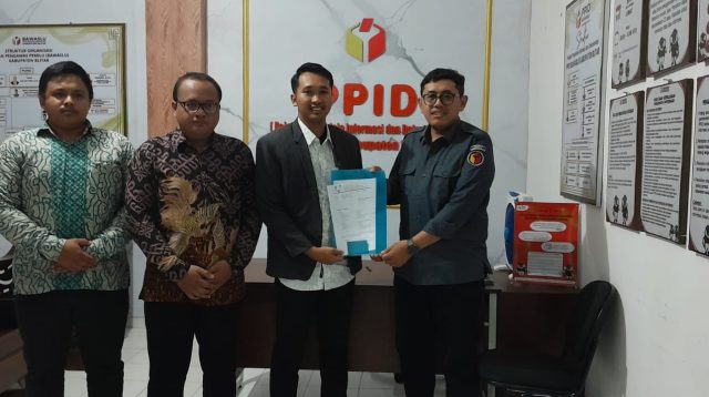 Debat Dihentikan KPU, Giliran Tim Rizky Mengadu ke Bawaslu Kabupaten Blitar