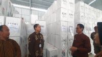Tinjau3 Pj Bupati Tulungagung Tinjau Kesiapan Logistik Dua Pekan Jelang Pilkada 2024