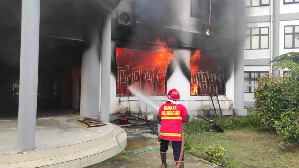 Satu Ruangan Kampus UIN Tulungagung Terbakar, Diduga Imbas Korsleting Panel Listrik