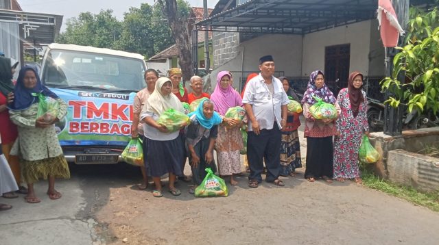 TMKI Salurkan Bantuan Sosial Rutin untuk Lansia di Kediri dan Nganjuk