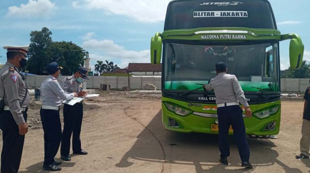 Jelang Libur Nataru, Pastikan Kenyamanan Penumpang, Pengelola Terminal Tipe AG Patria Blitar Gencar Ramp Check Bus