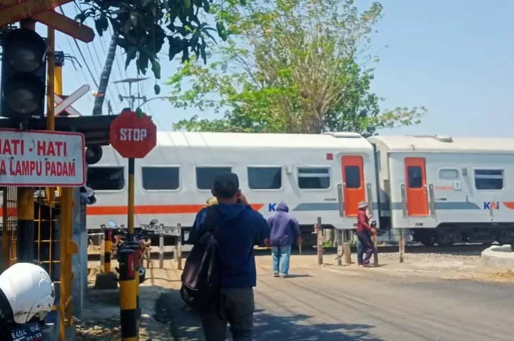 Sepuluh Perlintasan Kereta Api Berpalang Pintu Dibangun di Tahun 2024