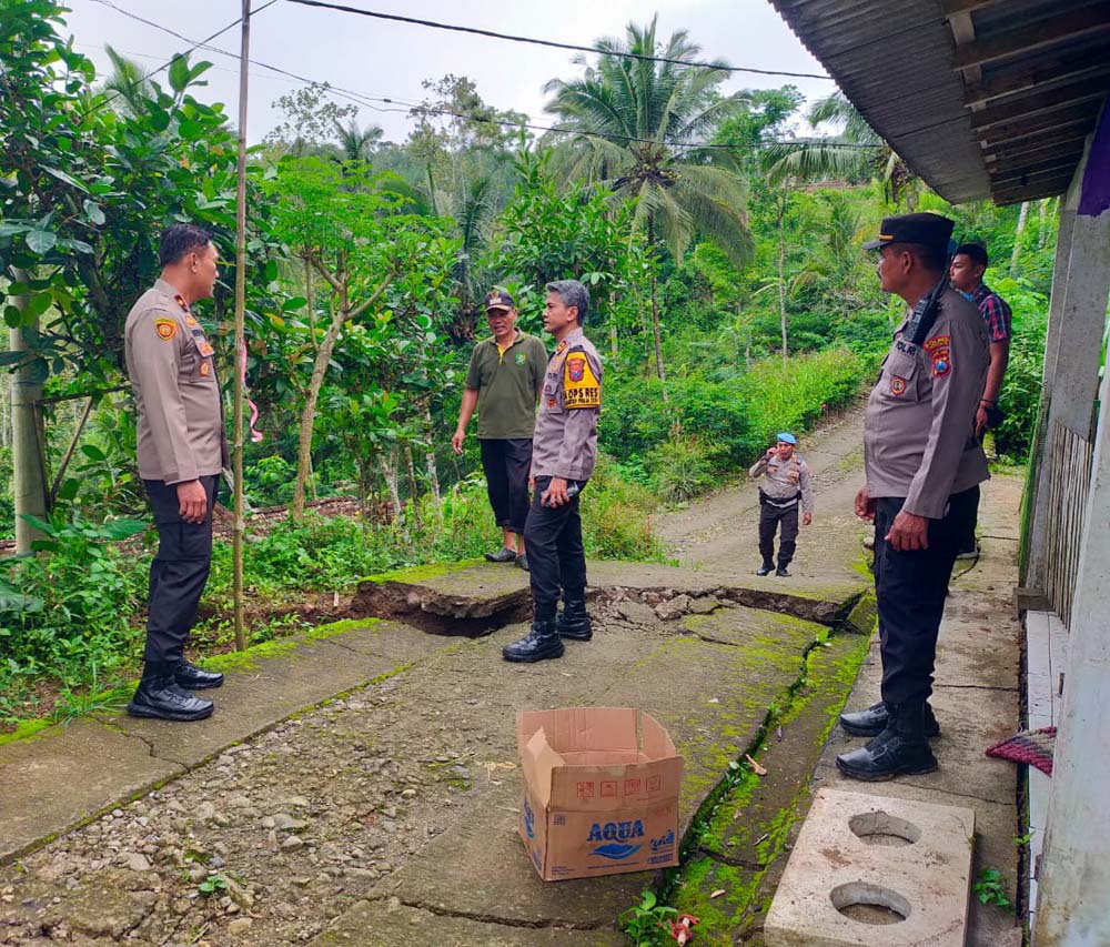 Polres Trenggalek Berikan Bantuan Sosial Korban Bencana