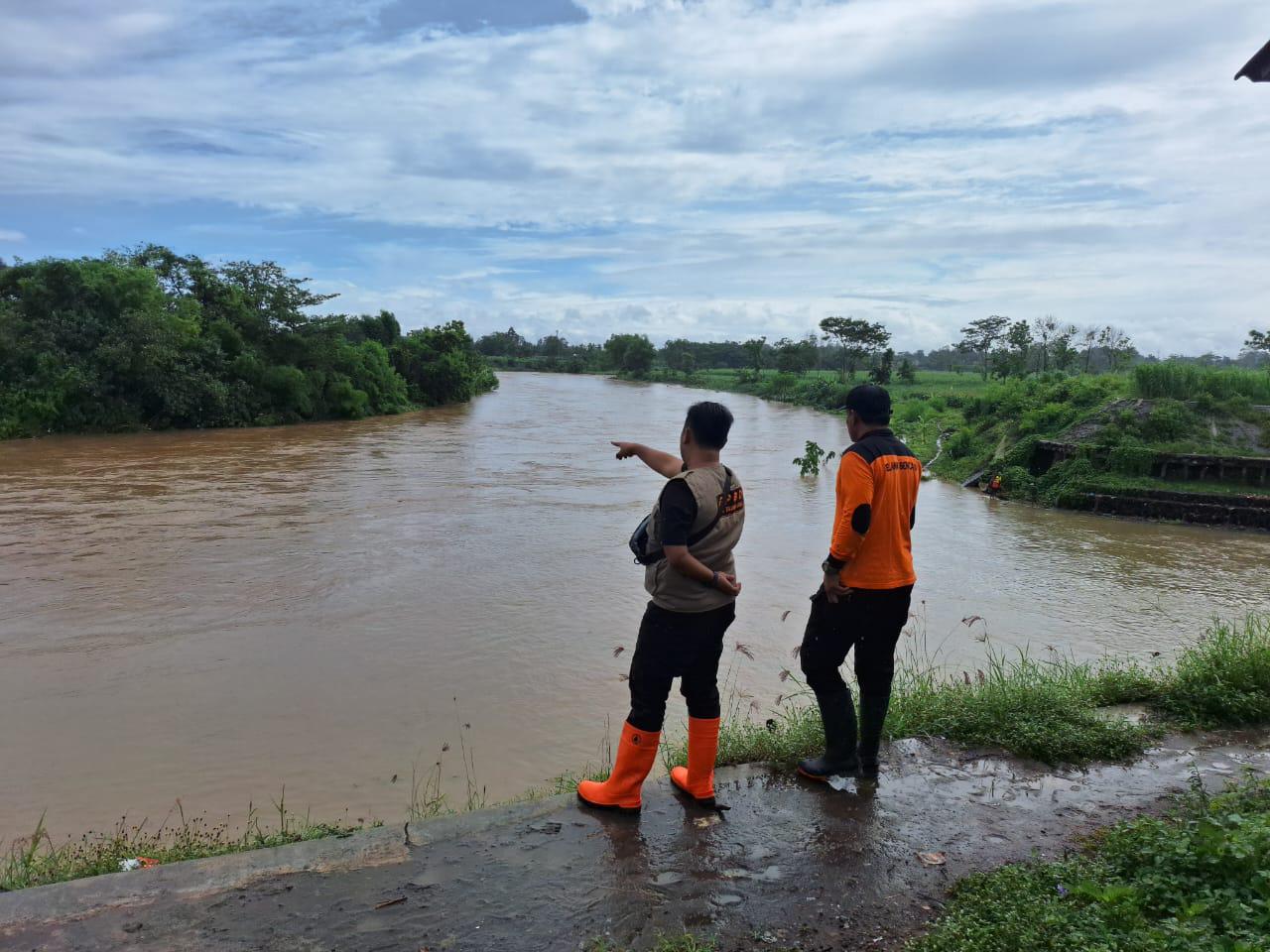 Dilanda Hujan Deras Tiga Hari, Sungai Brantas Meluap Hingga Banjiri Tiga Lokasi