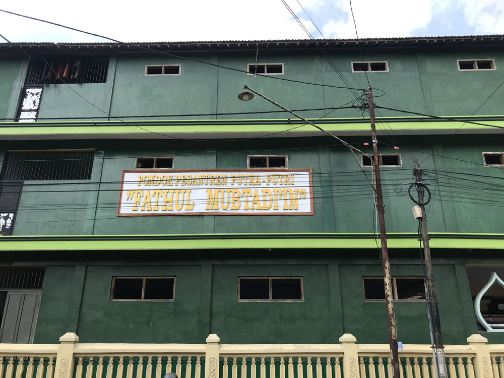 Pelaku Kekerasan Santri Ponpes Mengaku Kesal Ditendang untuk Dibangun Salat Subuh, Kini Dititipkan ke Dinsos