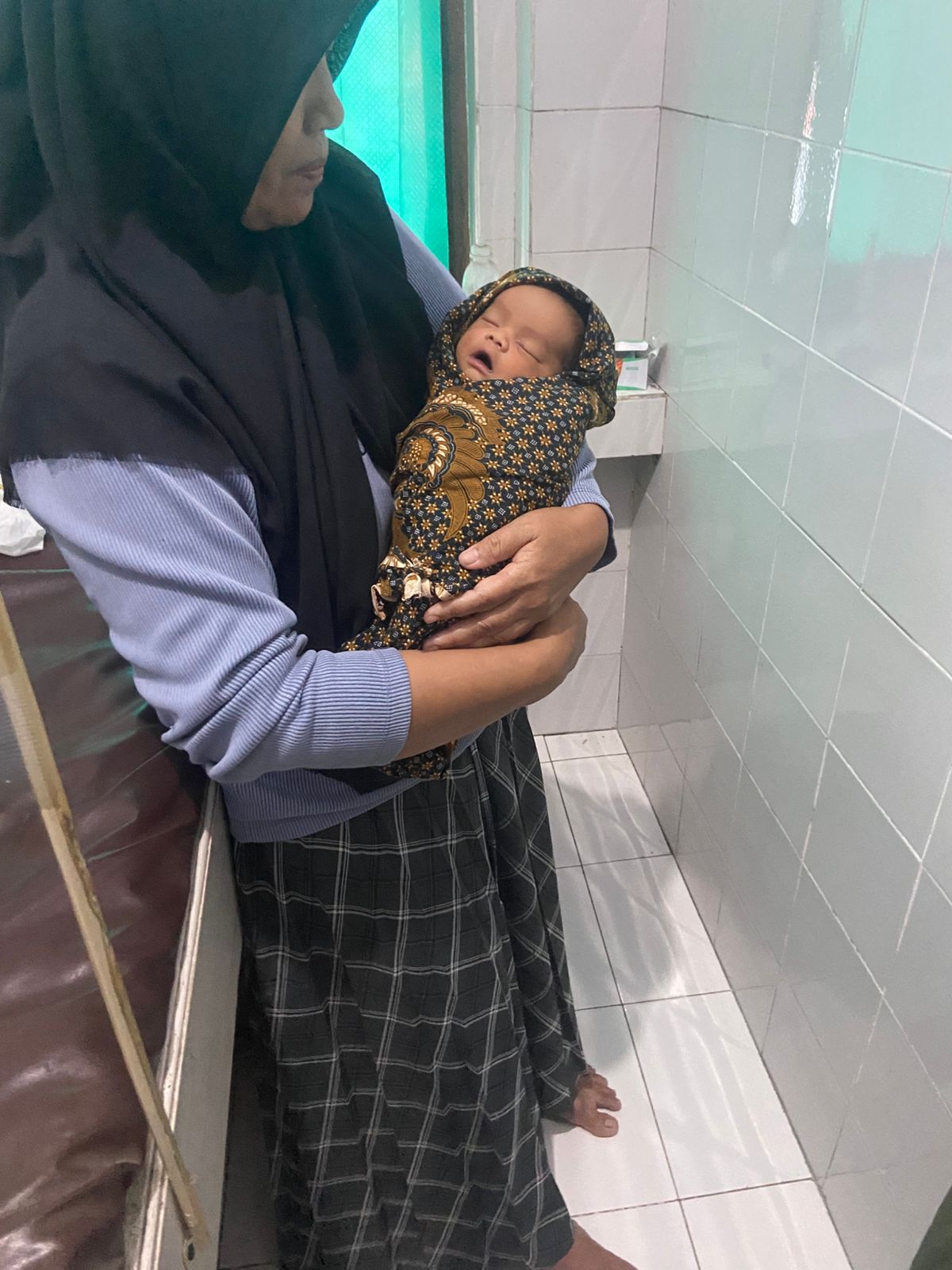 Geger, Penjual Jenang Asal Ngancar Kediri Temukan Bayi di Dalam Box, Begini Kronologinya