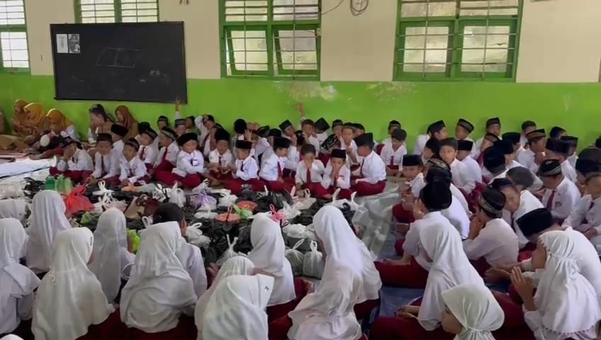 Guru dan Murid SDN Babadan 1 Gelar Doa Bersama Korban Pembunuhan Ngancar