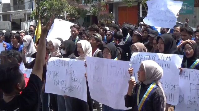 Mahasiswa Jombang Gelar Demo Tolak Kenaikan PPN 12 Persen