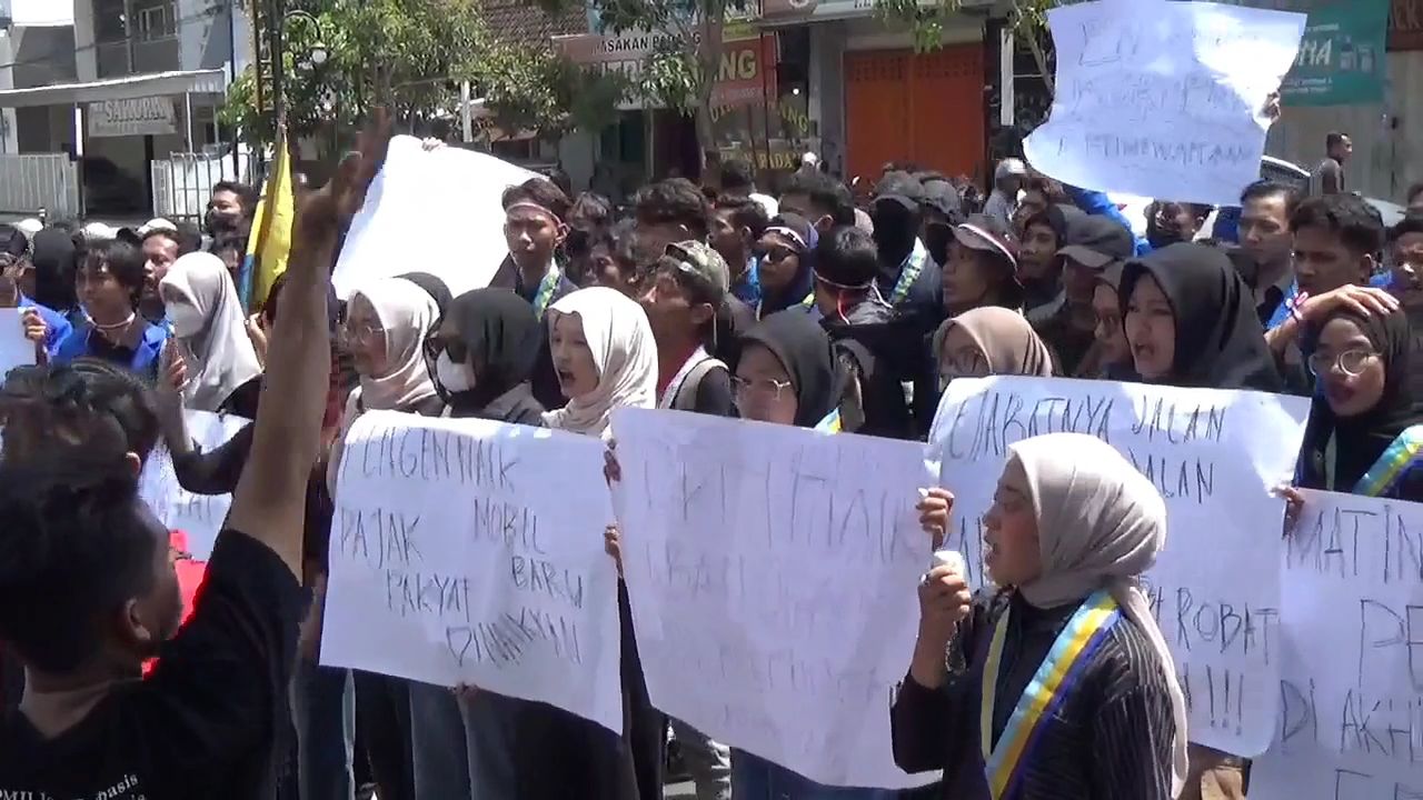 Mahasiswa Jombang Gelar Demo Tolak Kenaikan PPN 12 Persen