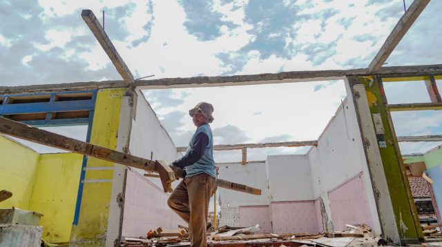 Pemenang Lelang Bongkar Pasar Ngadiluwih Perorangan