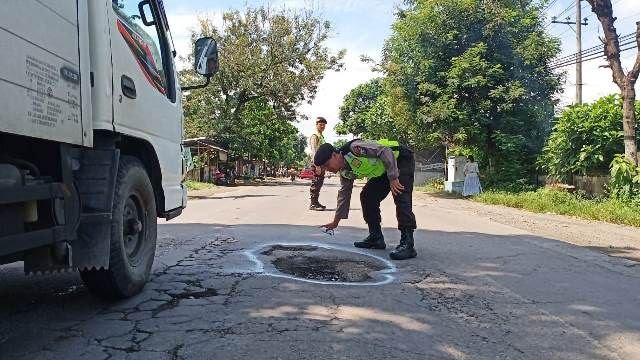 Kerusakan Jalan Jalur Kediri - Blitar di Wilayah Ringinrejo Tambah Parah