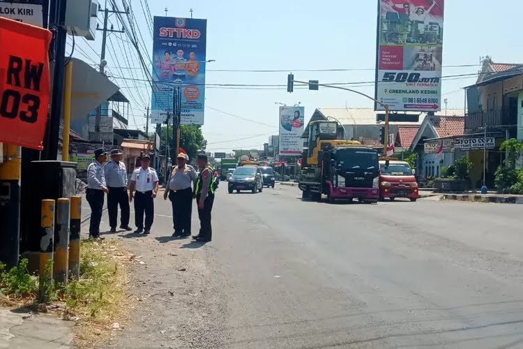Persiapan Nataru, Dishub Kabupaten Kediri Pantau Fungsi Traffic Light ATCS
