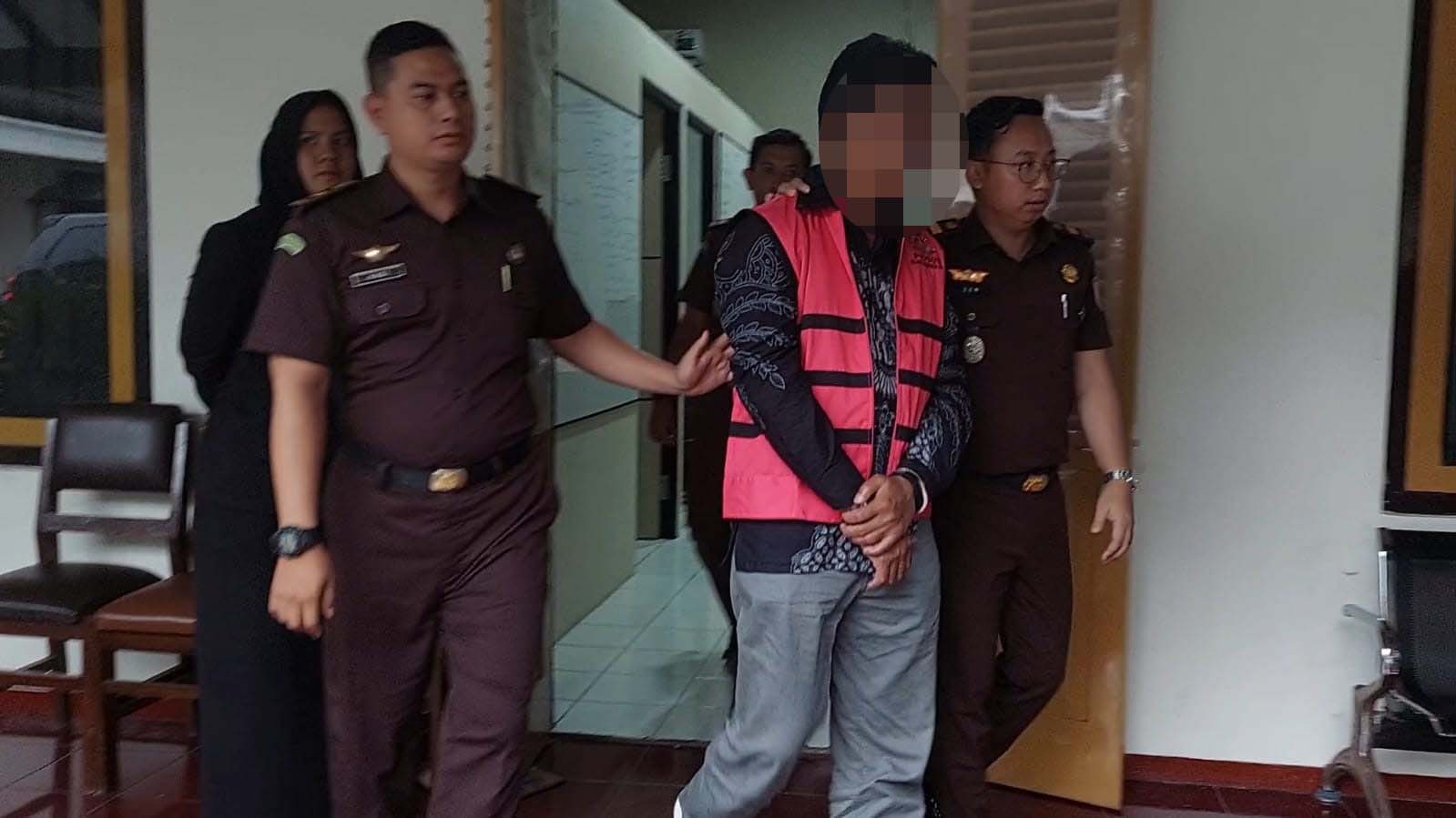 Mantan Direktur PDAM Tirta Penataran Ngandang, Diduga Korupsi Proyek Pembangunan Pengeboran Air