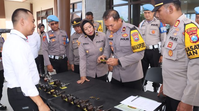 Cegah Pelanggaran Anggota, Wakapolres Blitar Sidak Pemegang Senpi Dinas