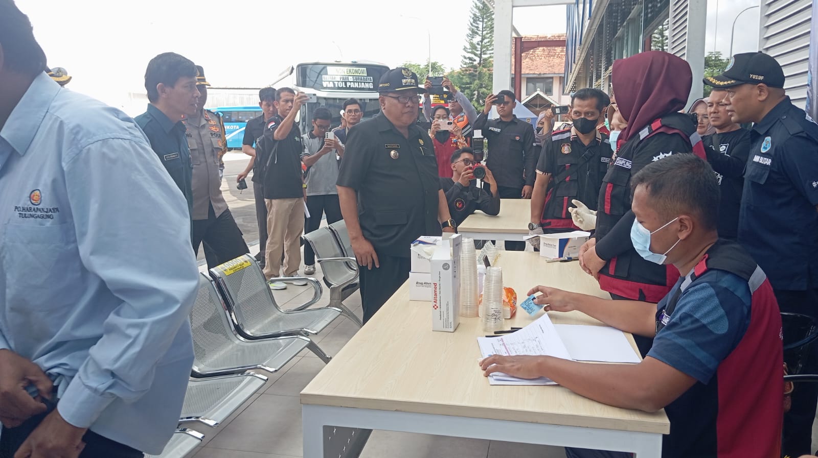 Wali Kota Santoso Pesan Kru Bus Jaga Kesehatan saat Cek Kesiapan Angkutan