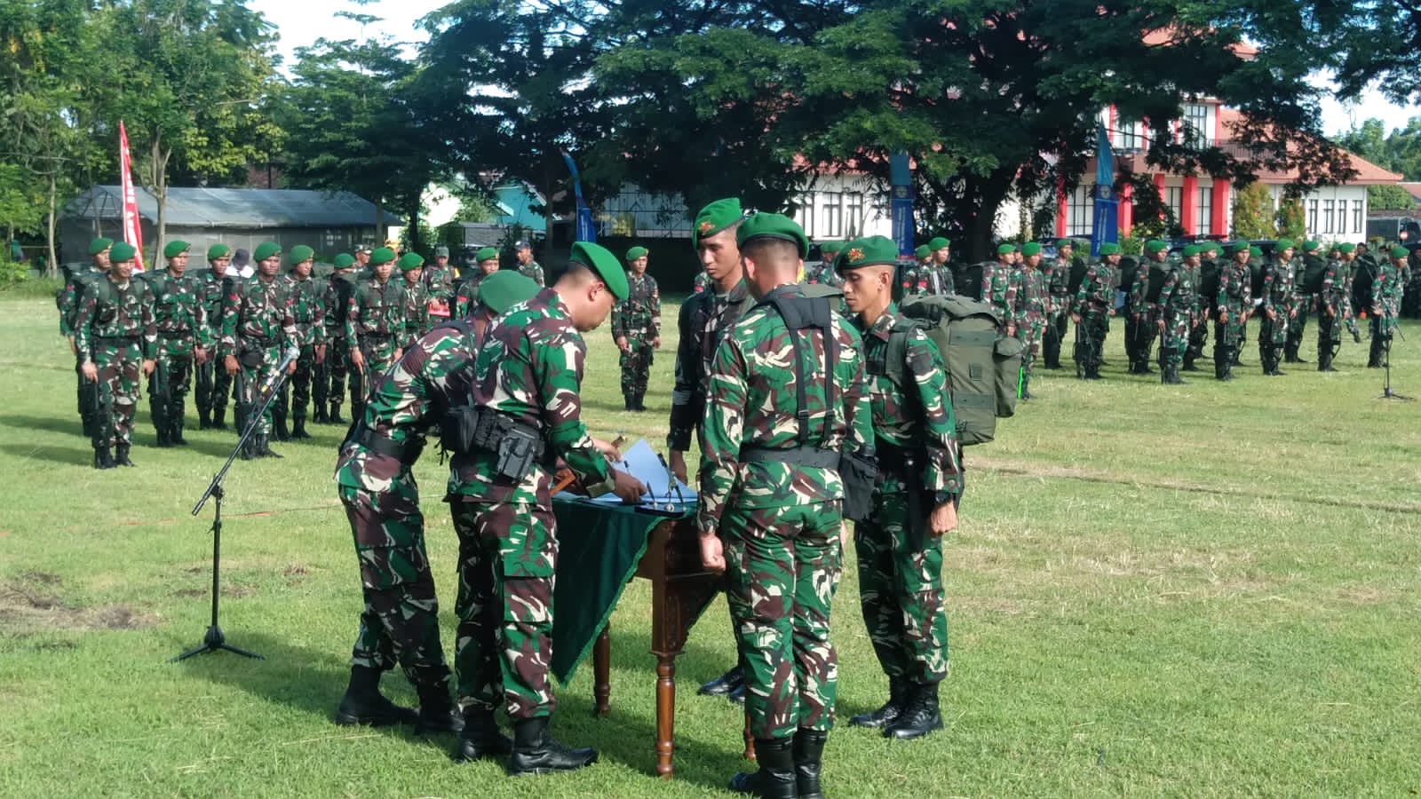 Dandim 0809 Kediri Pimpin Penyerahan Simbol Tonting YWPJ Tahun 2024