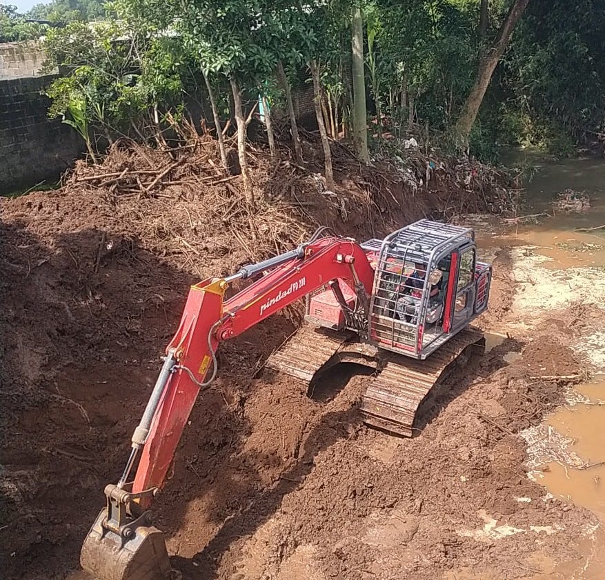 Turunkan Dua Alat Berat, untuk Perbaikan Tanggul Jebol di Kedungsari dan Kaliboto Tarokan
