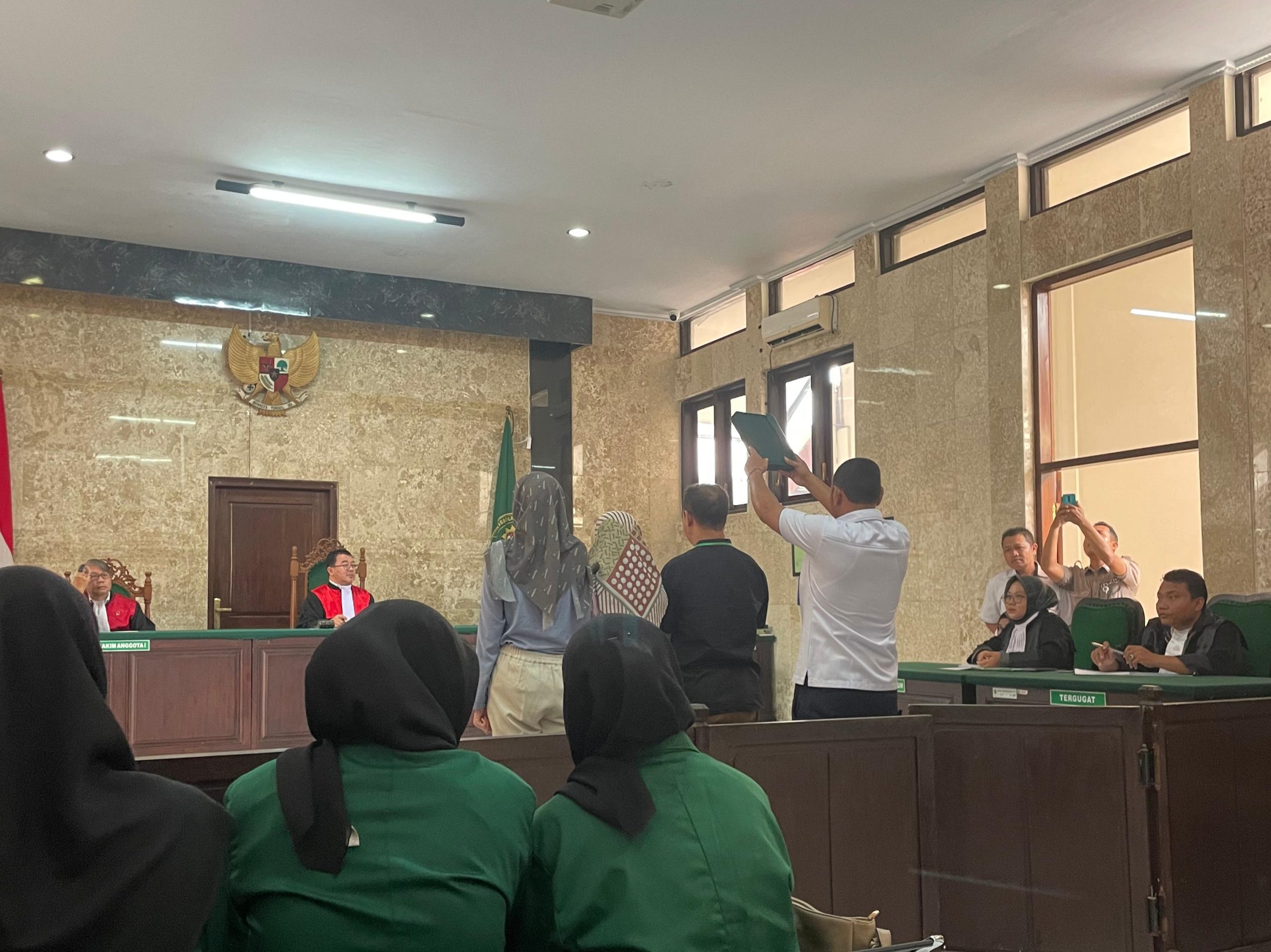 Terdakwa Penggelapan Uang,  Customer Service CV Denoy Putra Brilian Dituntut 3 Tahun Penjara