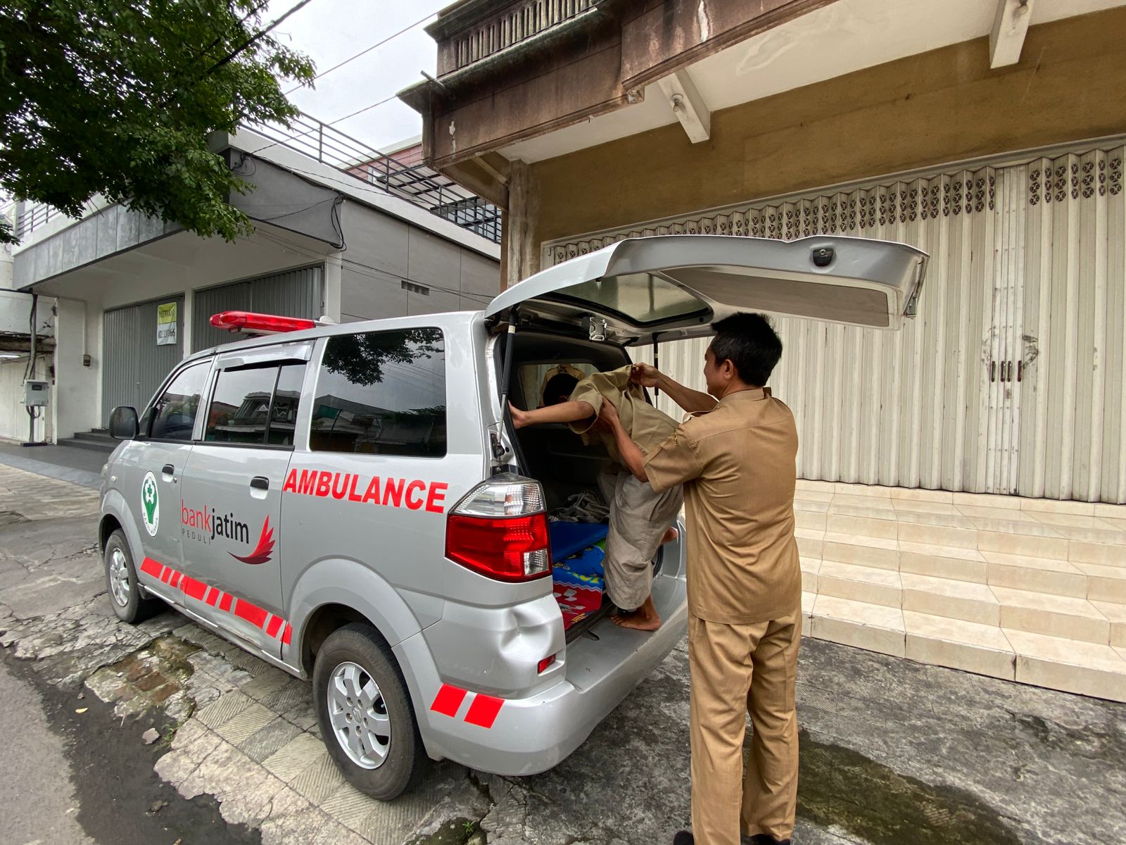 ODGJ Ikat Anak di Depan Ruko Kosong, Dinkes Kabupaten Tulungagung Evakuasi ke RSJ Lawang