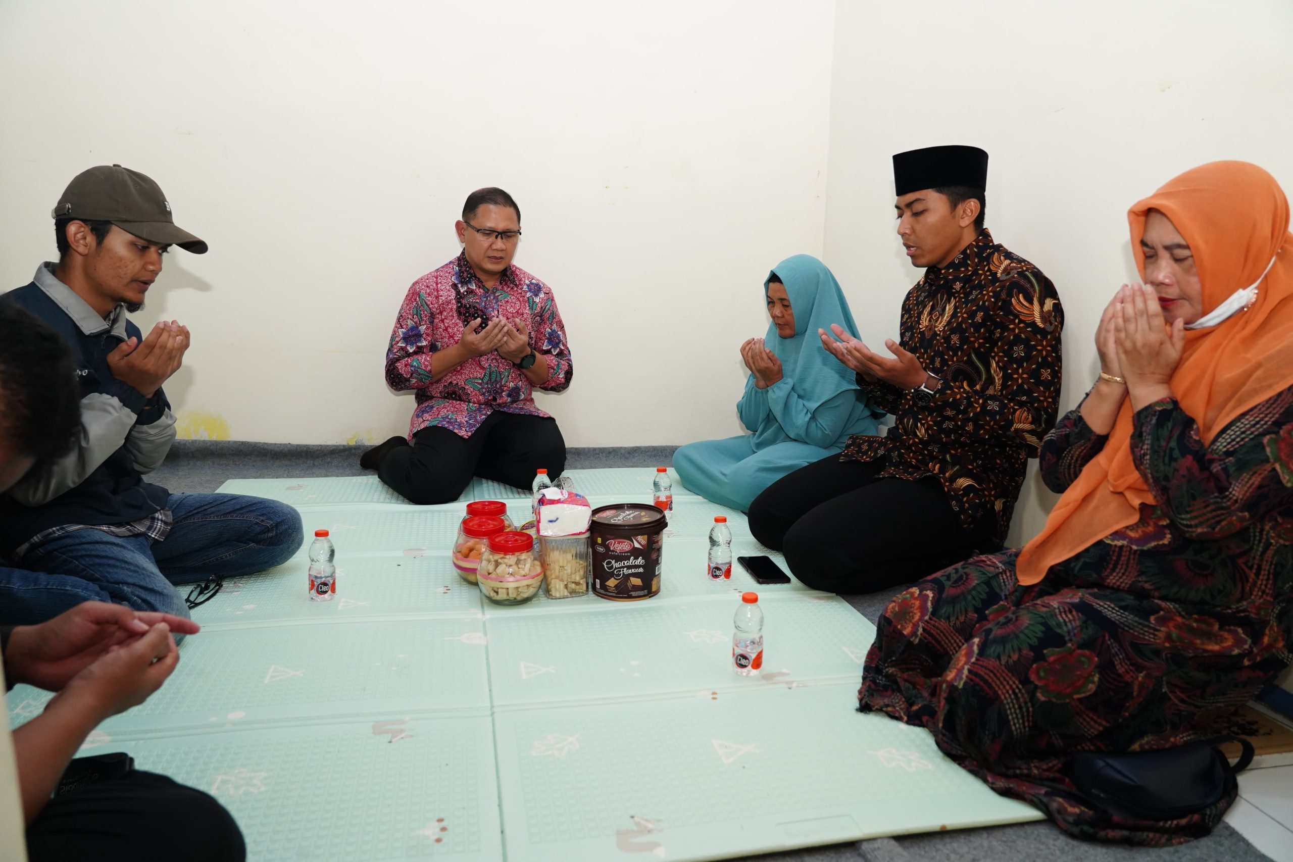 Turut Berduka, Pj. Walikota Batu Takziah di Kediaman Korban Laka Bus Pariwisata