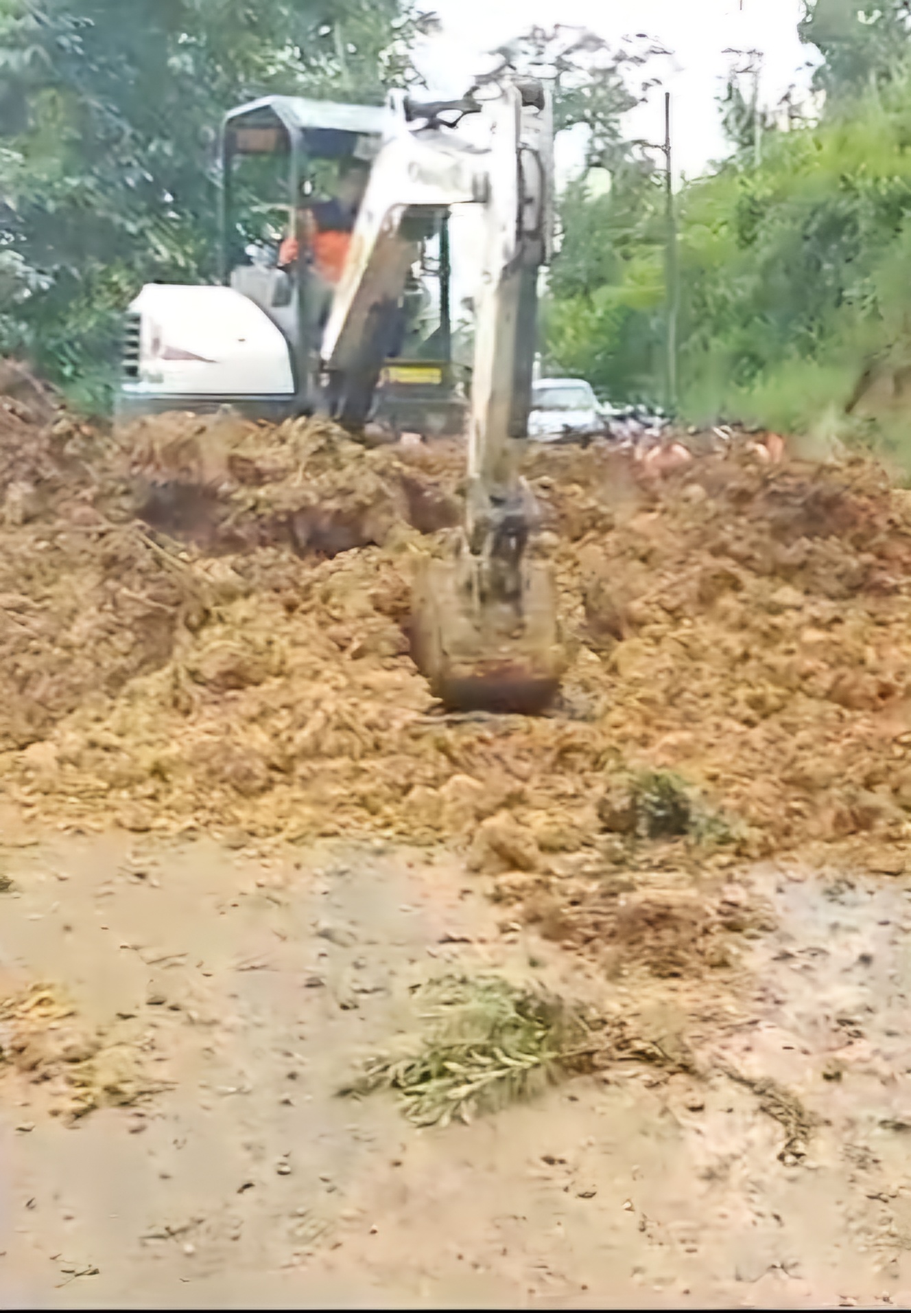 Akses Jalan Desa Penghubung Kecamatan Pule - Panggul Trenggalek Sudah Normal Usai Diterjang Longsor