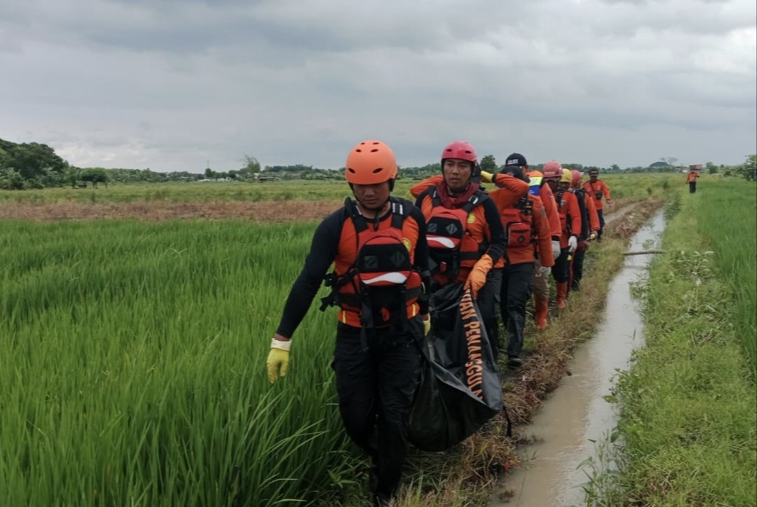 Jasad Balita Nganjuk Hanyut Ditemukan 2,7 Kilometer dari Titik Tercebur