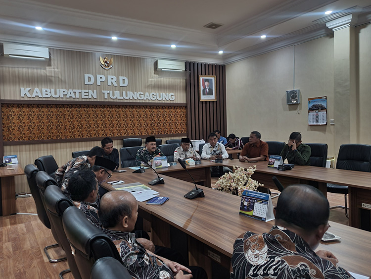 Jalan Rusak Akibat Bencana di Desa Gedangan Tulungagung, Rugikan Pelaku Usaha Susu Sapi Perah