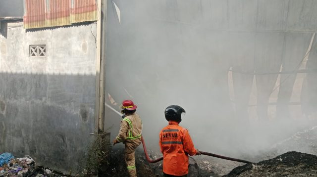 Pabrik Tali Rafia Terbakar Hebat di Jombang, Begini Kejadiannya