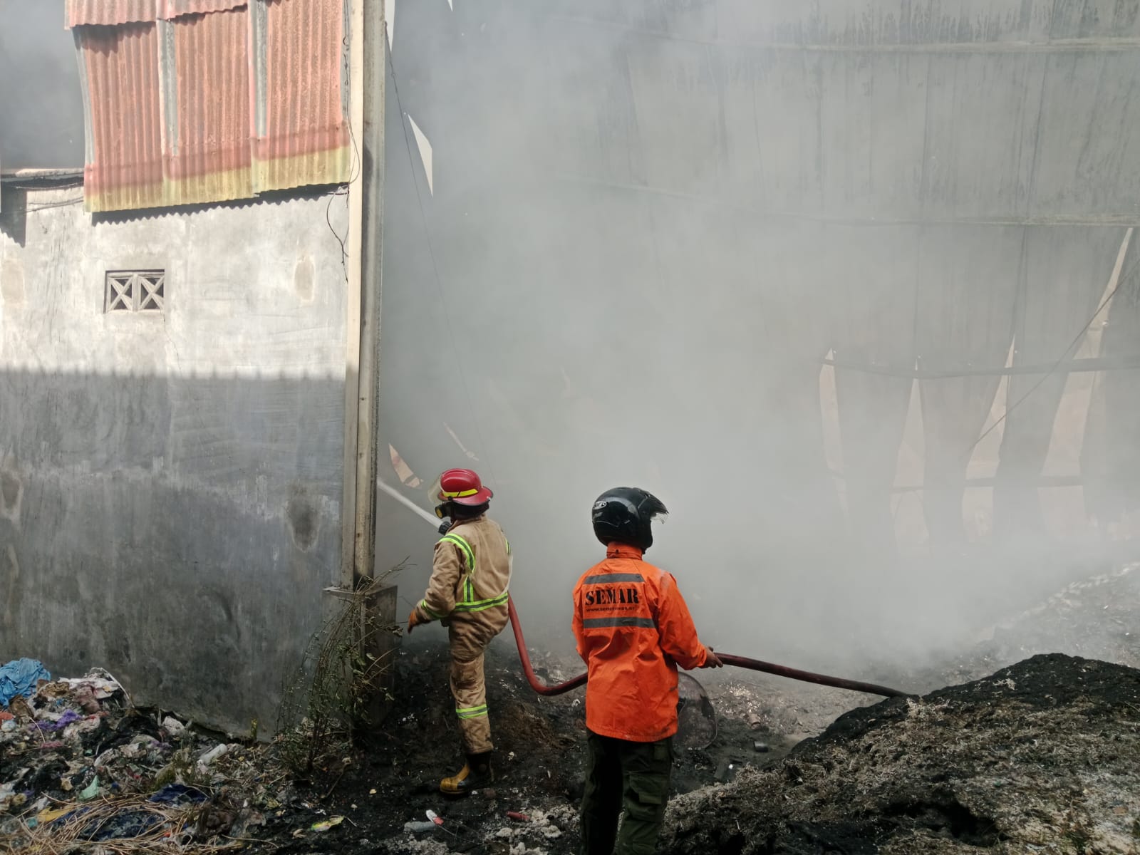 Pabrik Tali Rafia Terbakar Hebat di Jombang, Begini Kejadiannya
