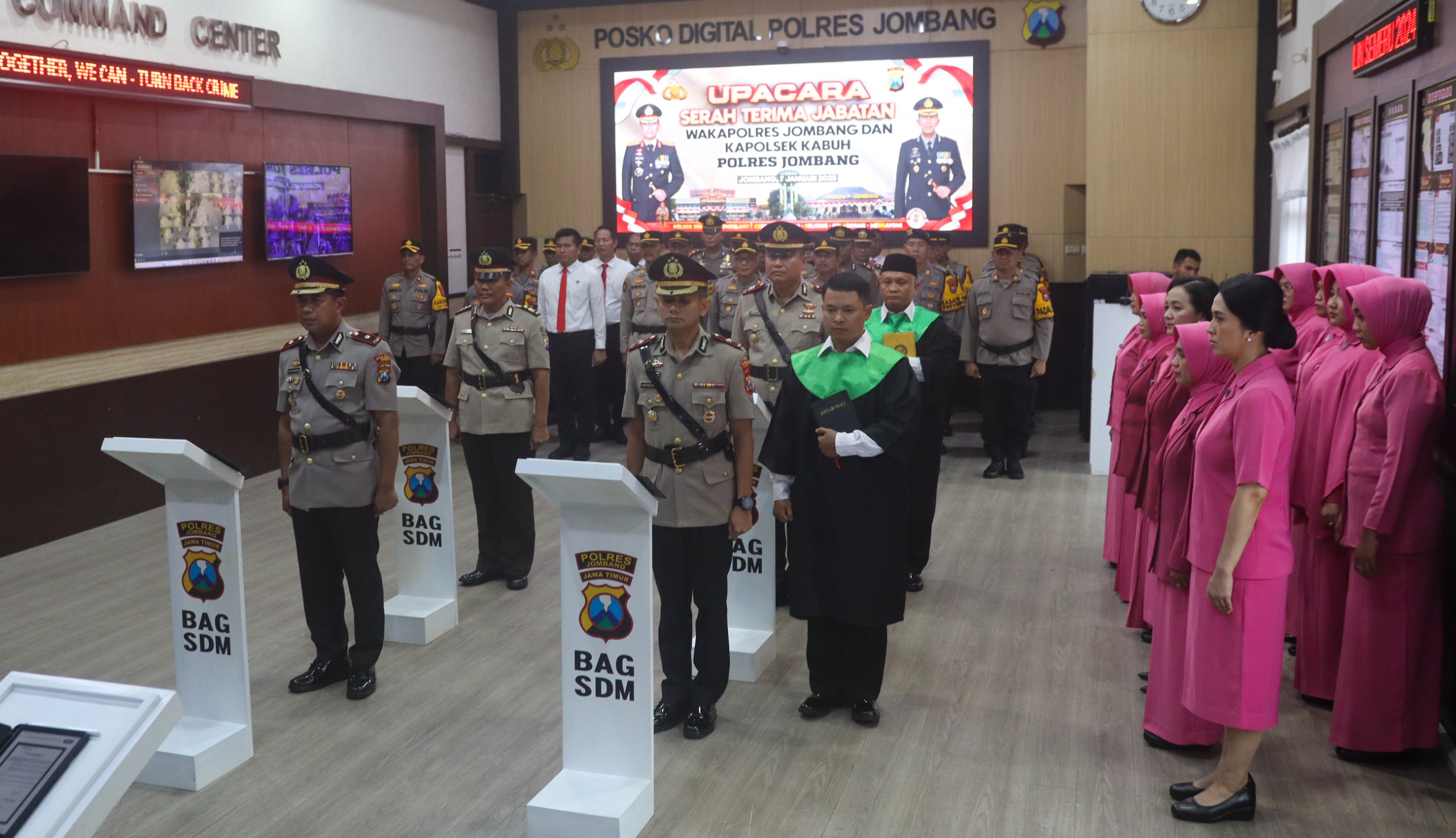 Kapolres Jombang Pimpin Sertijab Wakapolres dan Kapolsek Kabuh