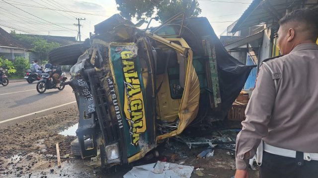 Keluar Marka, Truk Hantam Mobil dan Motor, Satu Orang Tewas