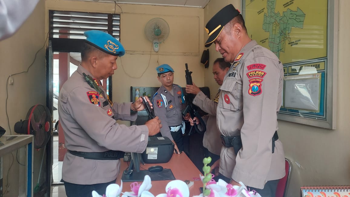 Senpi Personel Polsek Wates Diperiksa, Kasi Propam Polres Kediri: Pastikan Senpi Digunakan Sesuai Ketentuan