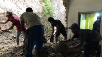 Hujan Deras, Rumah di Desa Ngebel Ponorogo Tertimpa Material Longsor