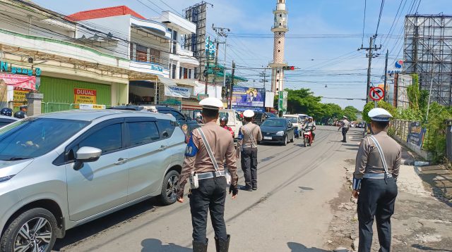 Tim Urai Kemacetan Polres Kediri Kota Diterjunkan di Puncak Libur Panjang
