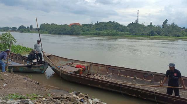 Kabar Pemberitaan Berikan Upeti Kepada APH, Penambang Pasir Tradisional Sungai Brantas: Tidak Benar