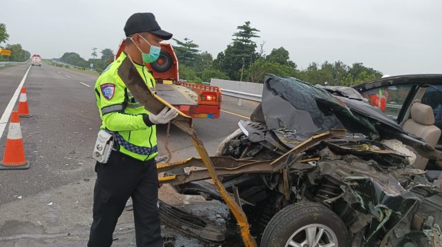 Kecelakaan Maut di Tol Jombang, Dua Penumpang Avanza Tewas