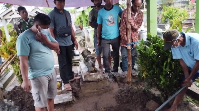 Bagian Kepala dan Kaki Uswatun Khasanah Dimakamkan di Satu Liang Lahat