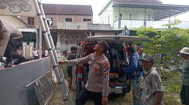 Tangga Menyentuh Kabel PLN, Teknisi Jaringan Wifi Meninggal