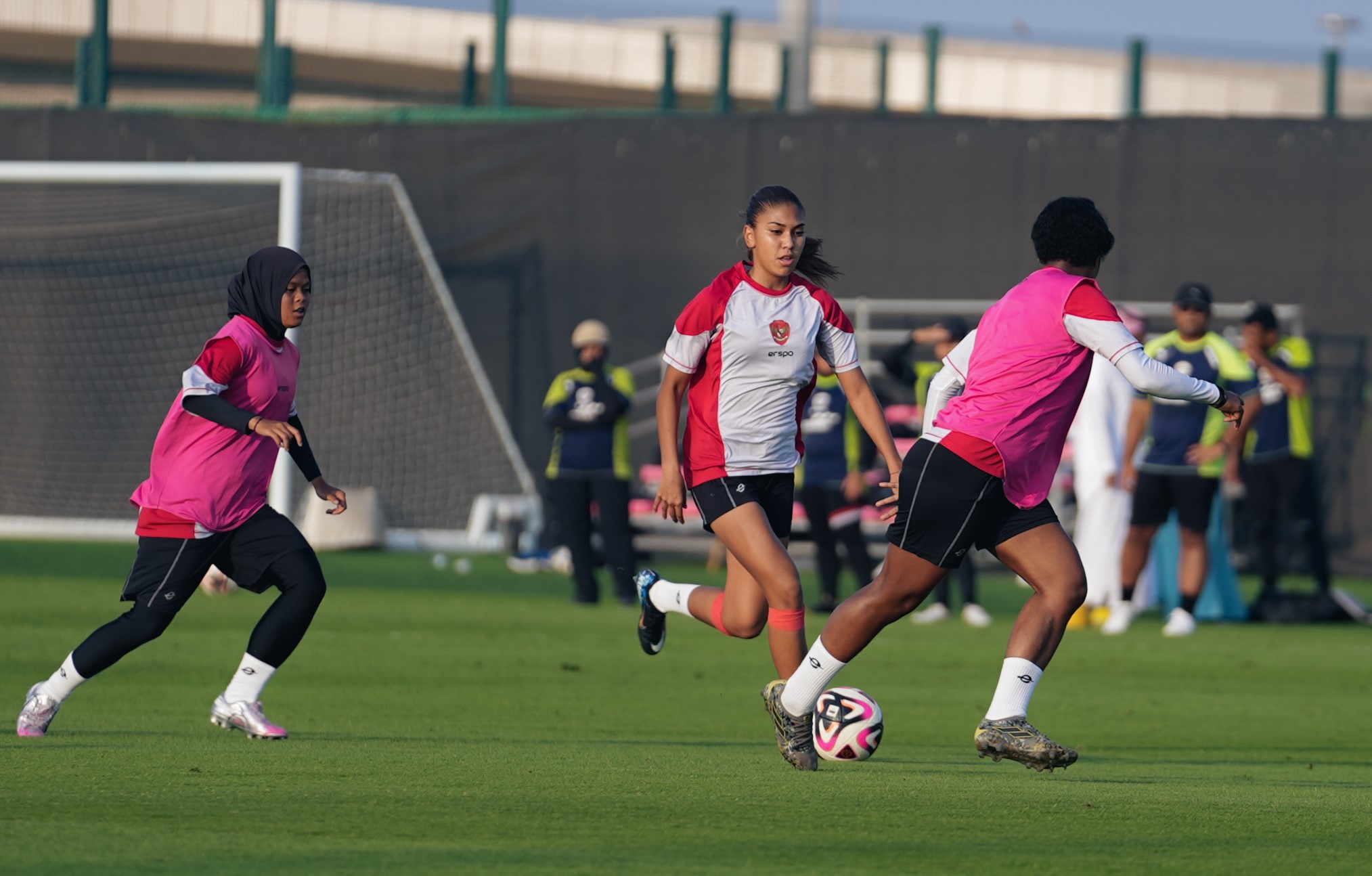 Timnas Putri Indonesia Sempatkan Umroh Jelang Lawan Arab Saudi, Misinya Raih Poin tapi Strategi Lawan Sangat Oke Lho…