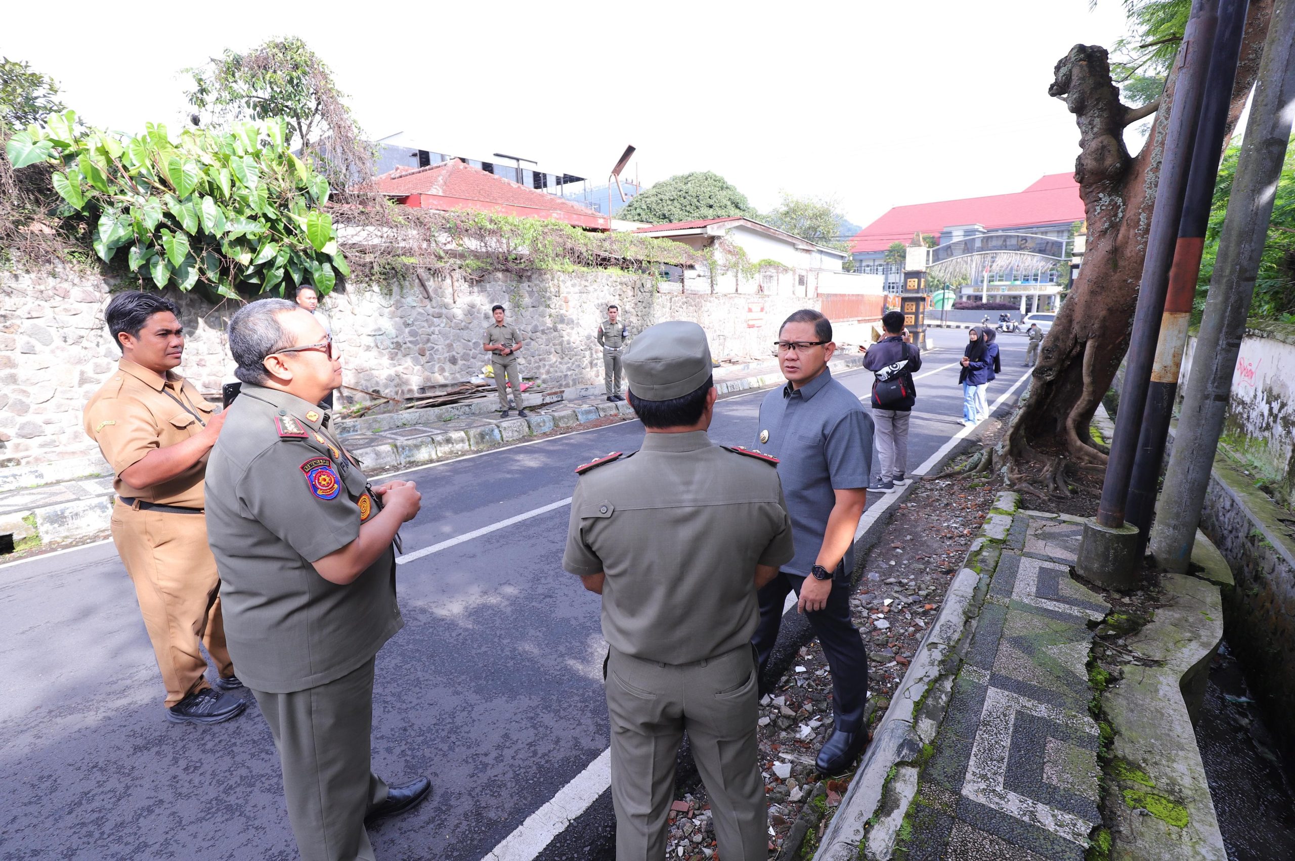 Pj. Walikota Batu Sidak Jalan Samadi Guna Tertibkan PKL dan Kembalikan Fungsi Pedestrian