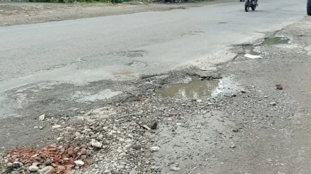 Jelang Puasa dan Lebaran Jalan Raya Desa Sri Katon - Sambi Belum Ada Perbaikan