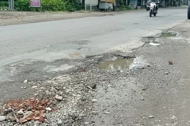 Jelang Puasa dan Lebaran Jalan Raya Desa Sri Katon - Sambi Belum Ada Perbaikan