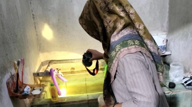 Antisipasi DBD Ibu PKK Nganjuk Periksa Bak Kamar Mandi Warga