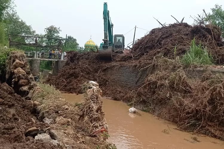 Keamanan Tanggul Sungai di Wilayah Barat Sungai Kabupaten Kediri Dipastikan BPBD