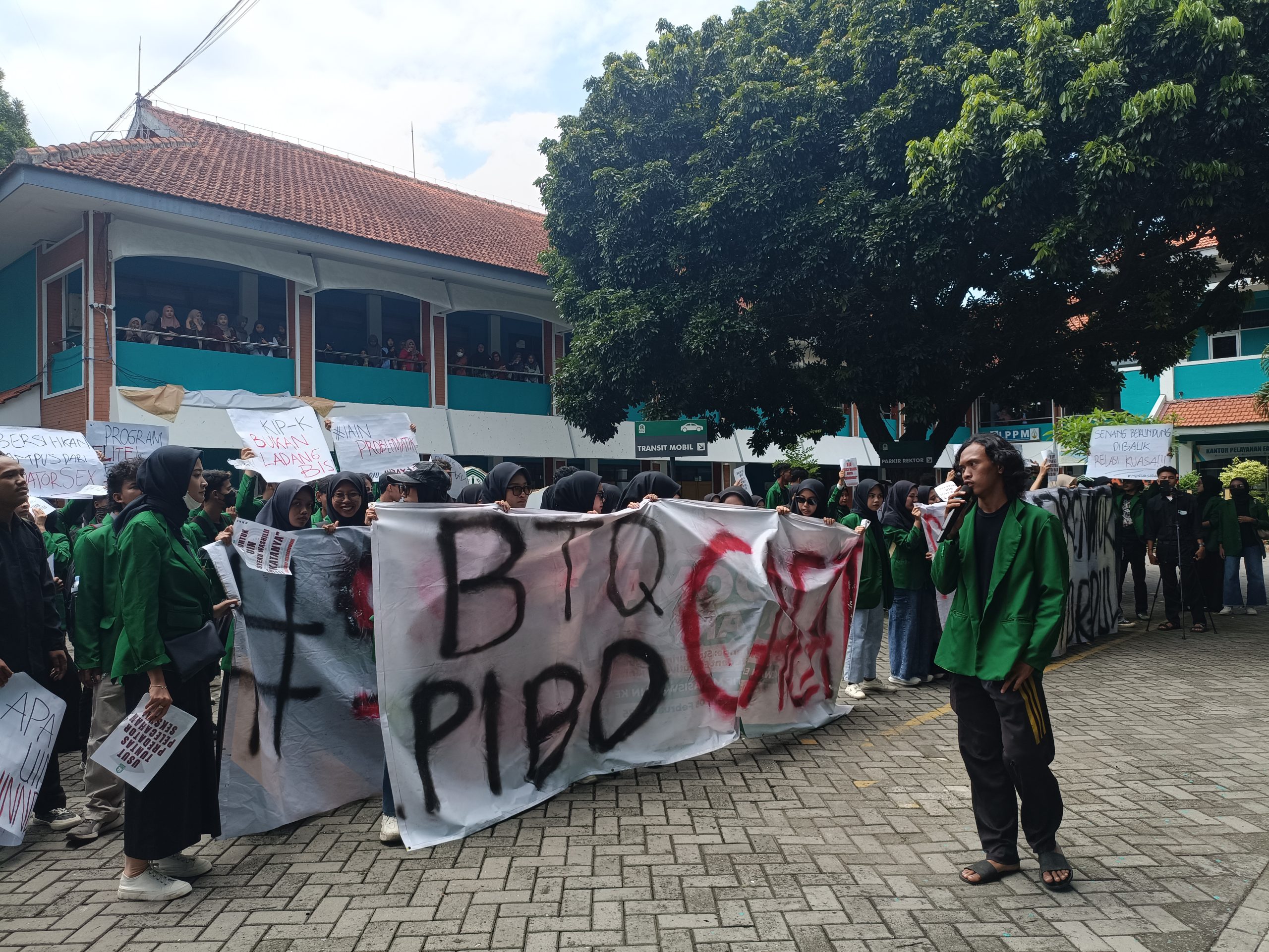 Mahasiswa IAIN Kediri Gelar Aksi di Depan Rektor, ini Tuntunannya