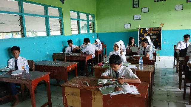 Sebanyak 981 Siswa SMP Negeri I Kras Nikmati Makan Bergizi Gratis