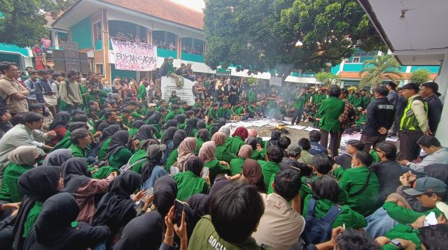 Aksi di Gedung Rektorat IAIN Kediri, Mahasiswa Tuntut Sanksi Dugaan Pelecehan Seksual